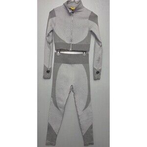 Daisy . Gray Women’s Active Wear Legging set Size Small.